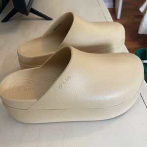 CROCS Women's Tan Platform Mules